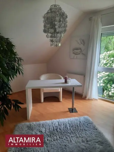 Ruhig und zentral, 4 Zi, sofort beziehbar, Pool