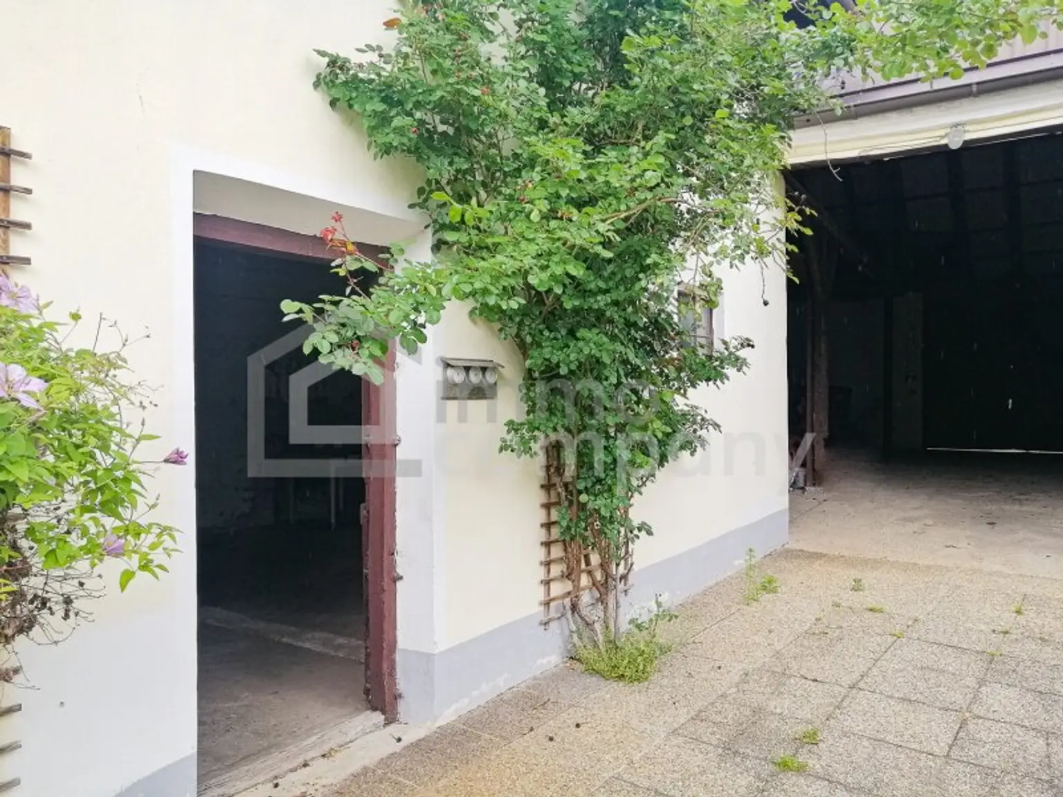 Mehr Platz geht nicht - EFH mit Einliegerwohnung & Nebengebäuden!