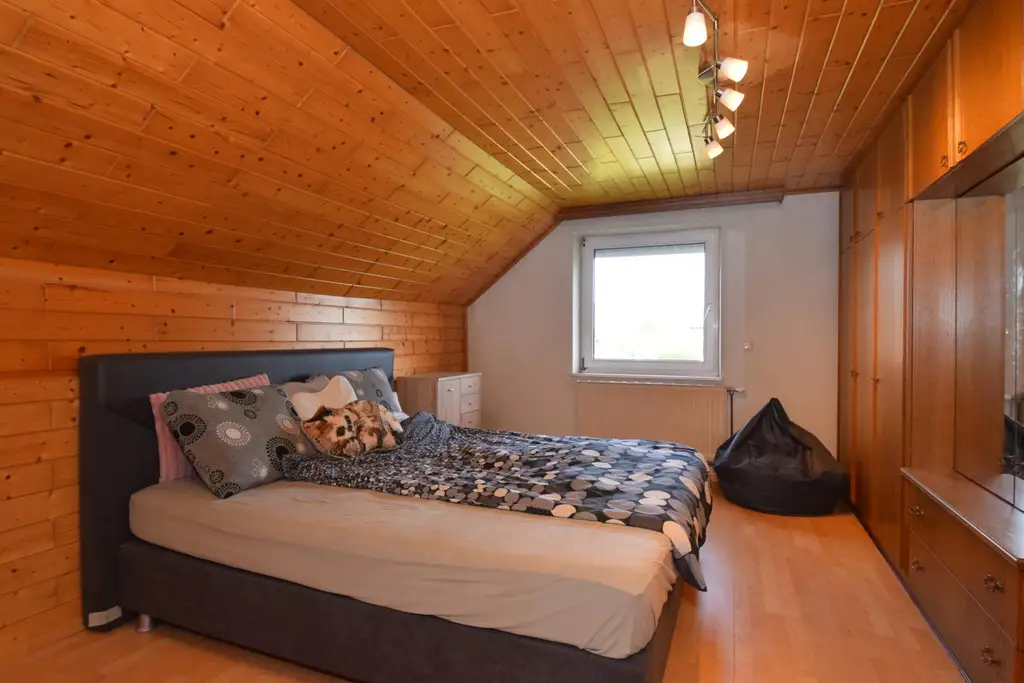 Geräumiges Haus mit Garten und Pool