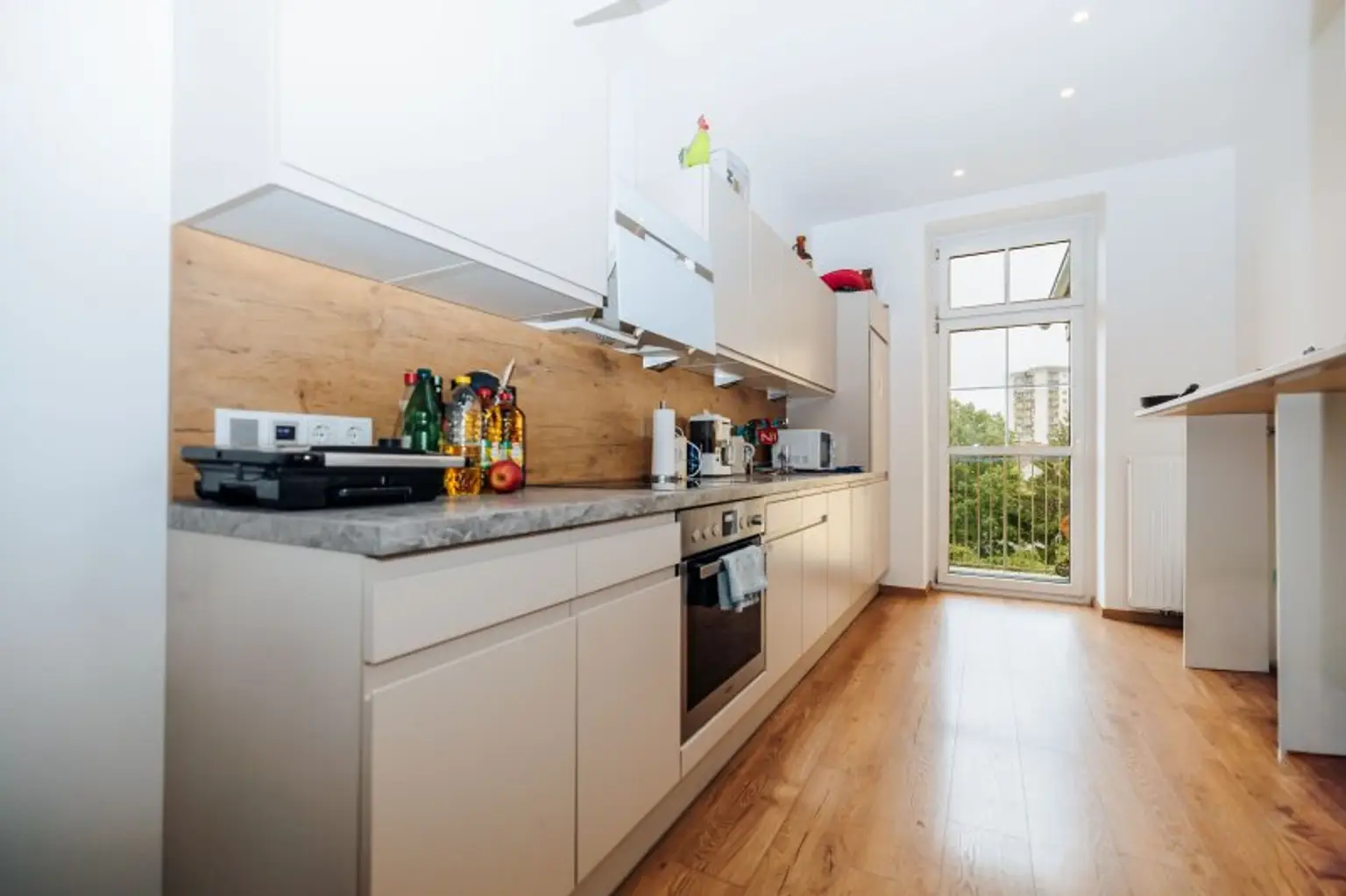 AB 01.NOVEMBER FREI I DAN-KÜCHE I WG-GEEIGNET I BADEWANNE & DUSCHE I BALKON I ZENTRALE LAGE I PROJEKT WOHNEN