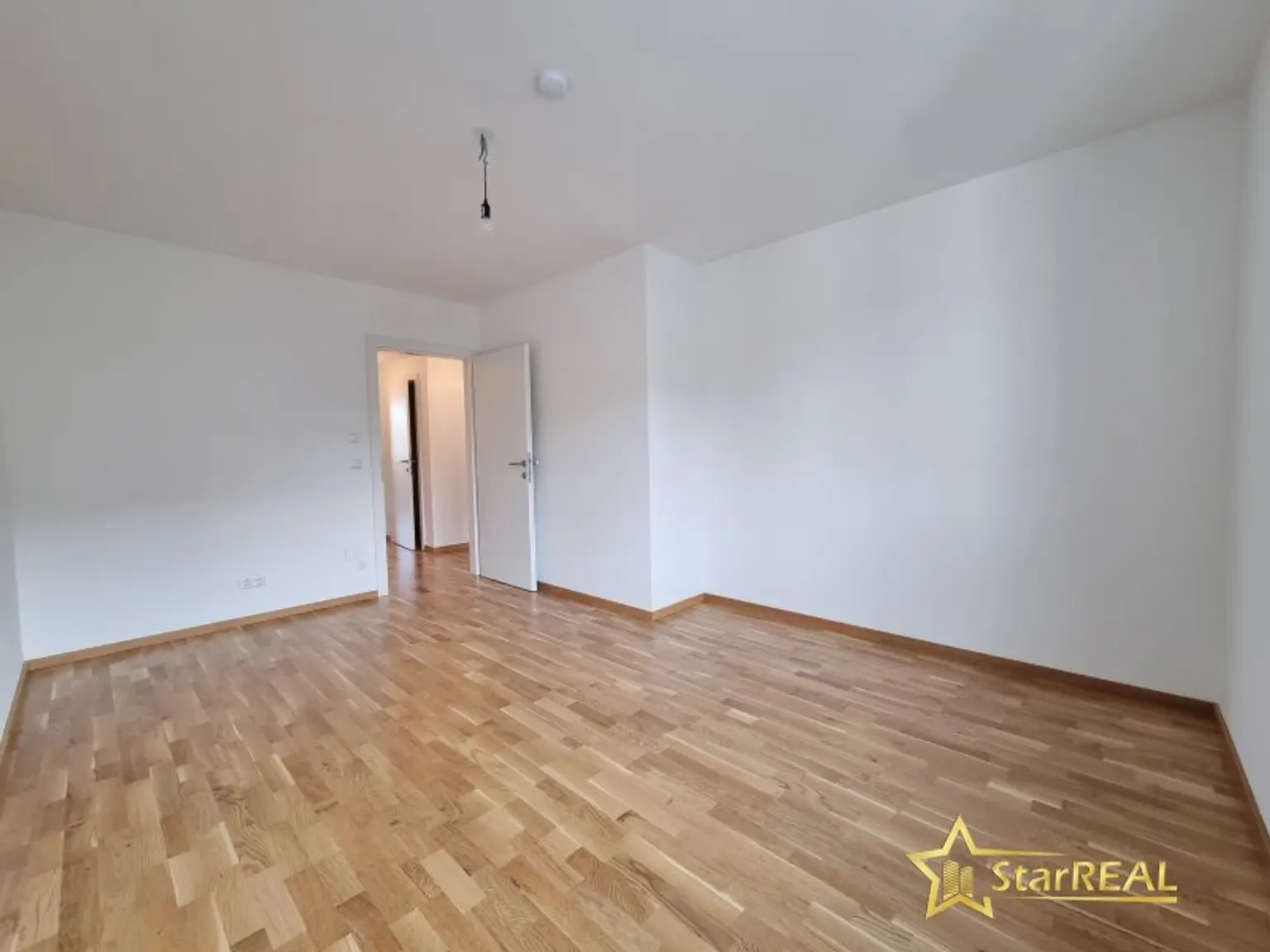 STILVOLLE 4-ZIMMER-ERSTBEZUGWOHNUNG IN ZENTRUMSNAHER LAGE VON MÖDLING - BALKON, 2 BÄDER & TIEFGARAGE OPTIONAL.