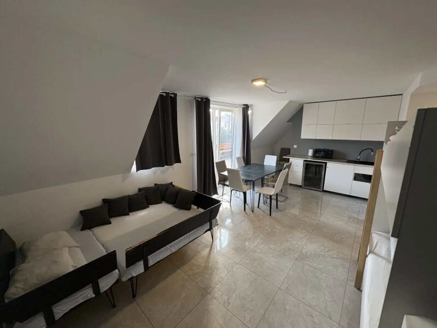 Exklusive Dachgeschoss-Wohnung: 4 Zimmer & 3 Terrassen (Heizkosten inkl.)