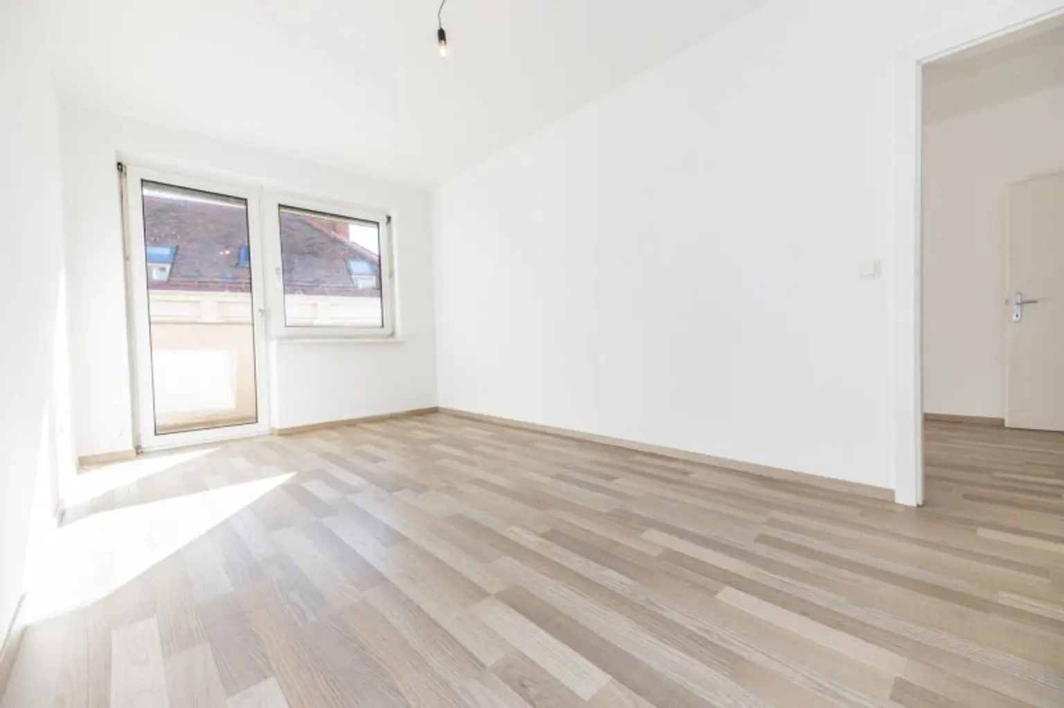 OHNE PROVISON I XXL-BALKON I TOP-SANIERT I 4 ZIMMER I LENDPLATZ I SEHR HELL I RUHIG I HAUSTIERE WILLKOMMEN I PARKPLATZ I PROJEKT WOHNEN I