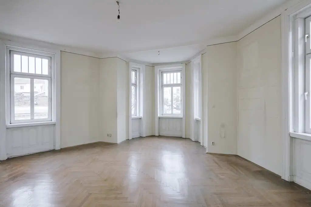 Sanierungsbedürftiges 4 Zimmer Altbau-Juwel in sehr guter zenraler Lage von Döbling!