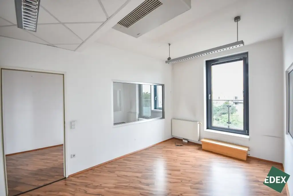 Modernes Büro mit guter Anbindung und Terrasse