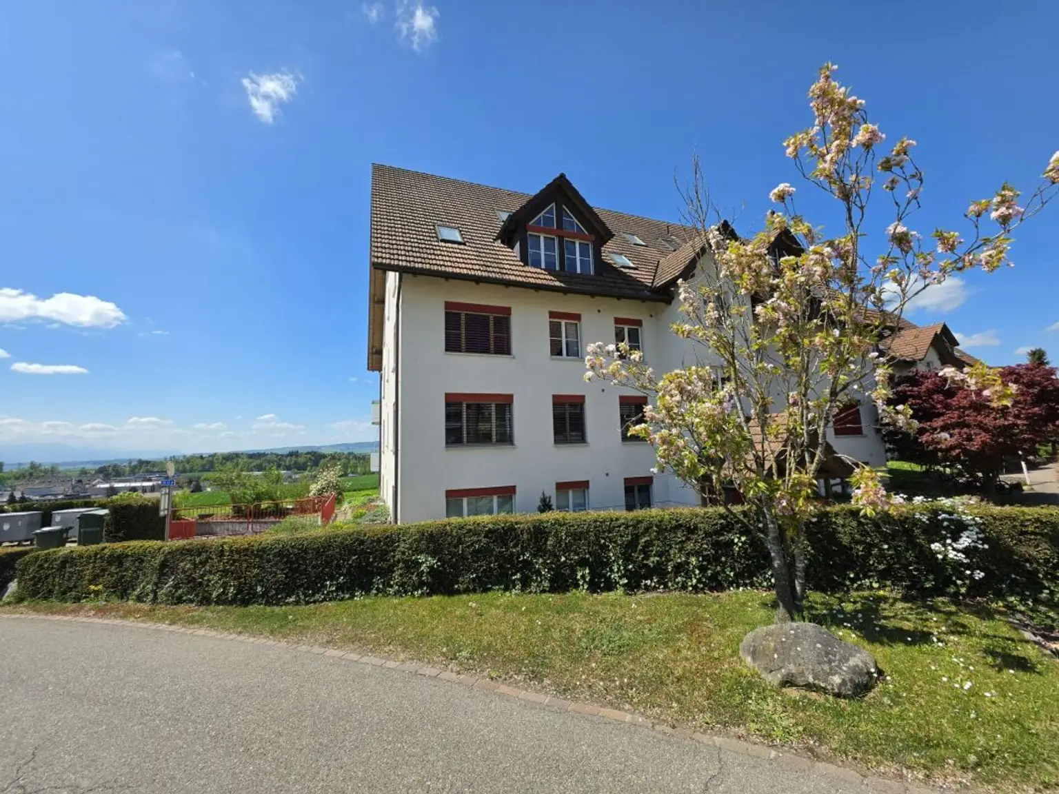 Dachgeschoss Wohnung mit wunderbarer Aussicht, an ruhiger, kinderfreundlicher Lage!