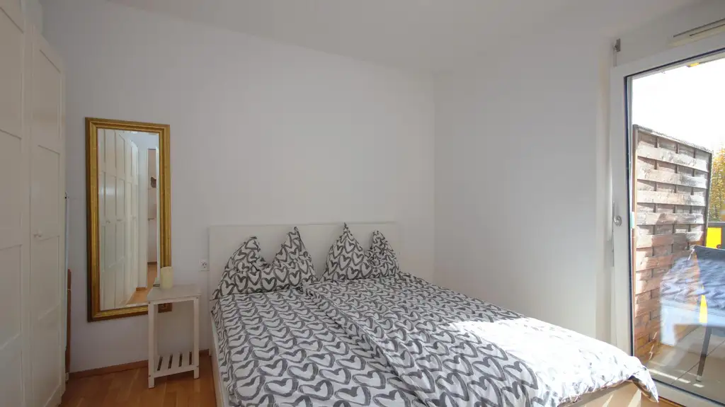 Bezugsfertige vollmöblierte 2-Zimmer-Wohnung mit Balkon