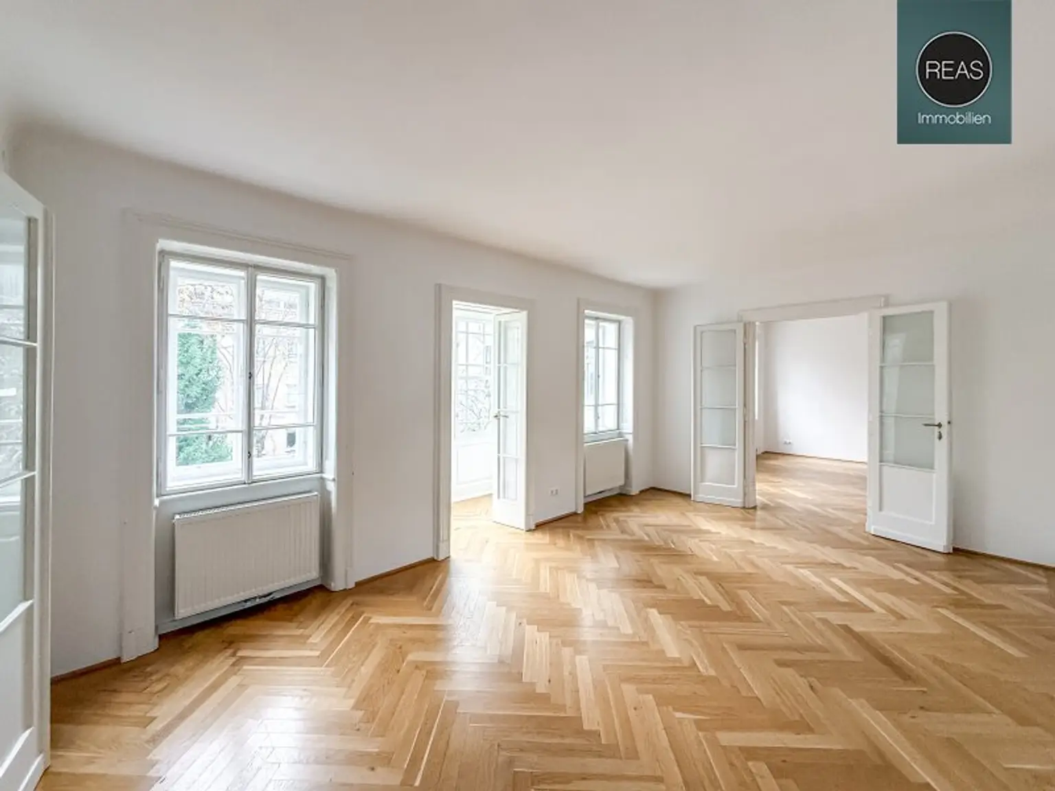 Büro mit Gartenblick und Erker in Bestlage neben dem Schubert-Museum! Gartennutzung inklusive!