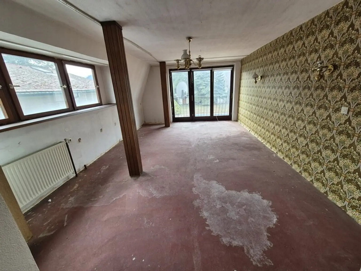 EINFAMILIENHAUS mit POOL und GARTEN auf 1000 m² Pachtgrund - Einmalige Gelegenheit