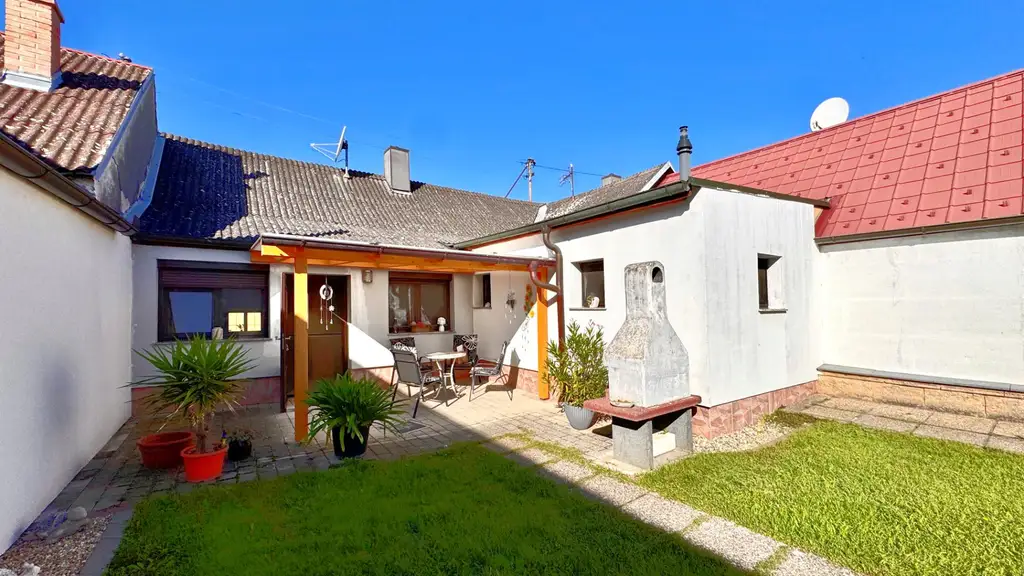 Gepflegtes Haus mit uneinsehbarem Garten