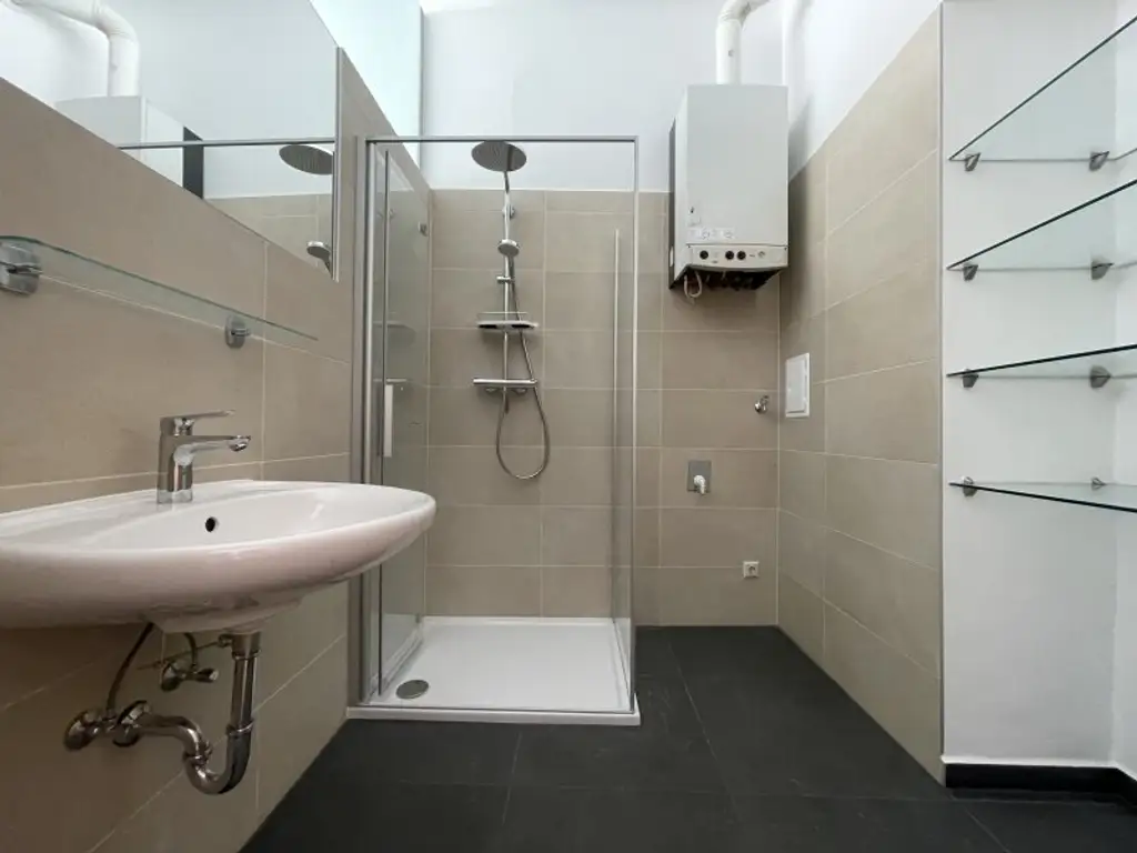 SCHÖNER Altbau + unweit Mariahilfer Straße + Höhe Hirschengasse!