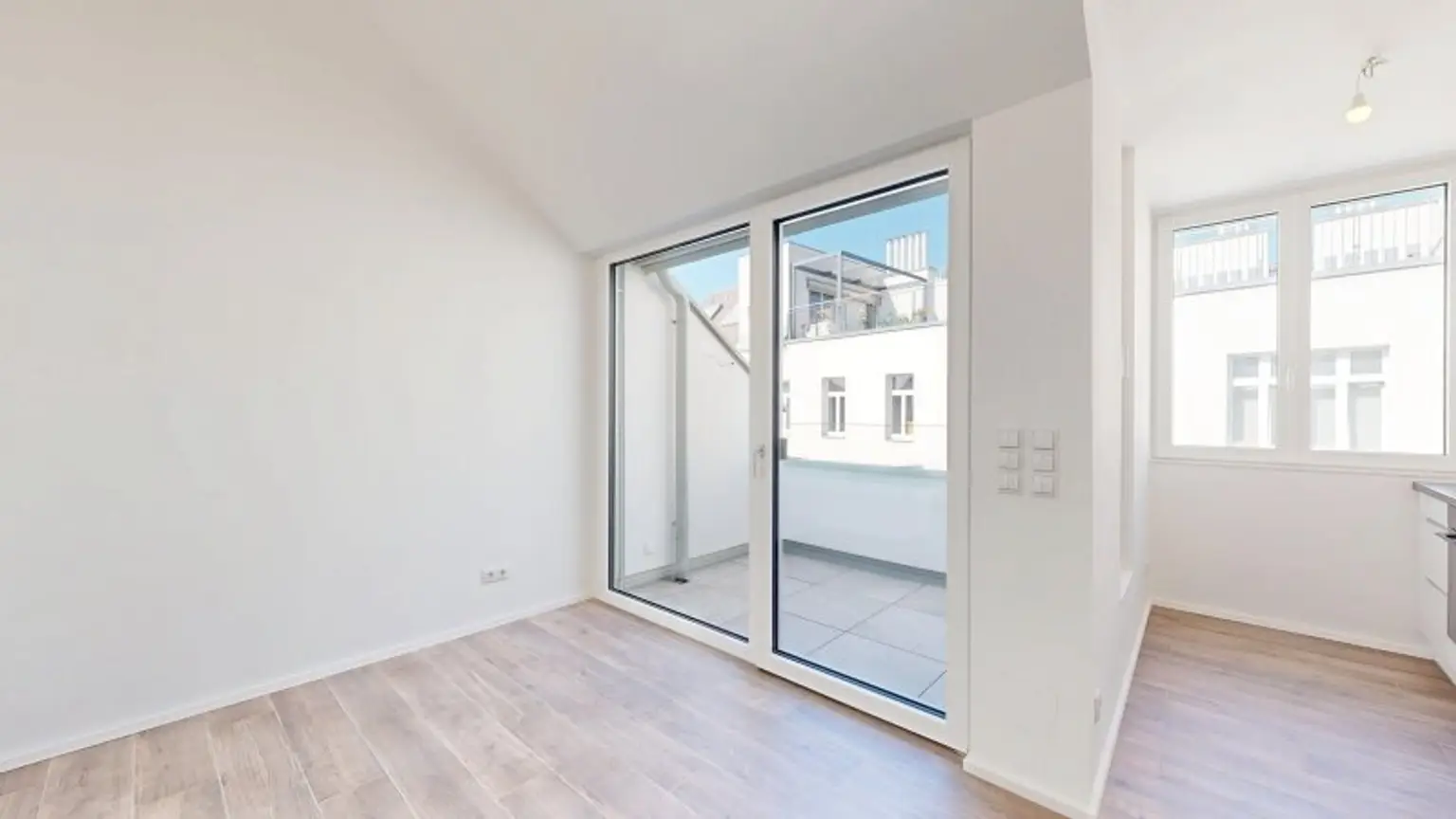 Moderne 2-Zimmer Dachgeschosswohnung | Terrasse | Klimaanlage | Nähe Café Hummel | Erstbezug