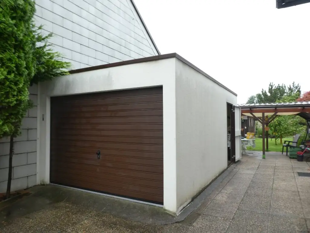 PRIVATSPHÄRE: KLEINES HAUS  mit ENTZÜCKENDEN GARTEN, Garage und Lagerräume - NÄHE BAHNHOF