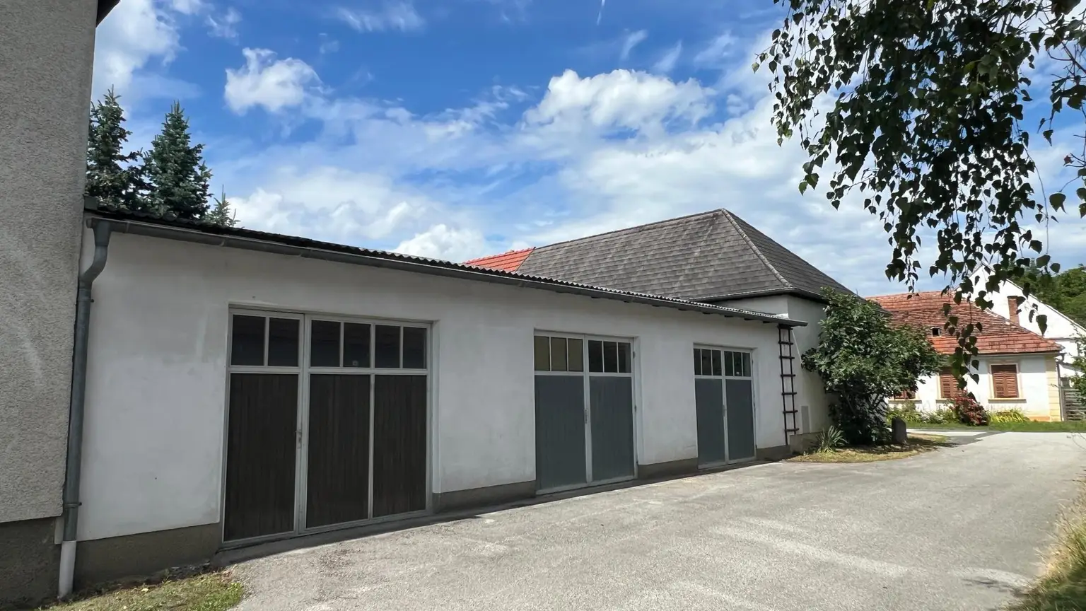 **VIEL PLATZ UND VIELE MÖGLICHKEITEN** Haus mit vielfältigem Potential im Südburgenland!