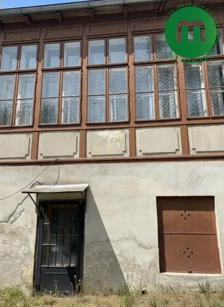 Altbauvilla aus der Jahrhundertwende mit großzügiger Liegenschaft