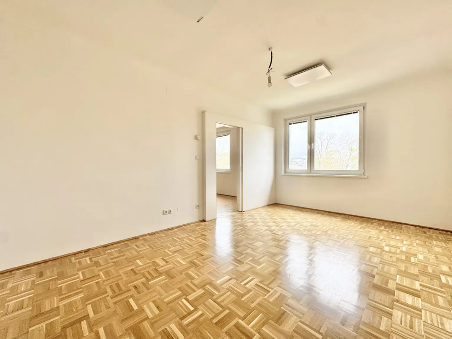 ERSTBEZUG NACH SANIERUNG | HELLE 2 ZIMMER | GRÜN-RUHELAGE