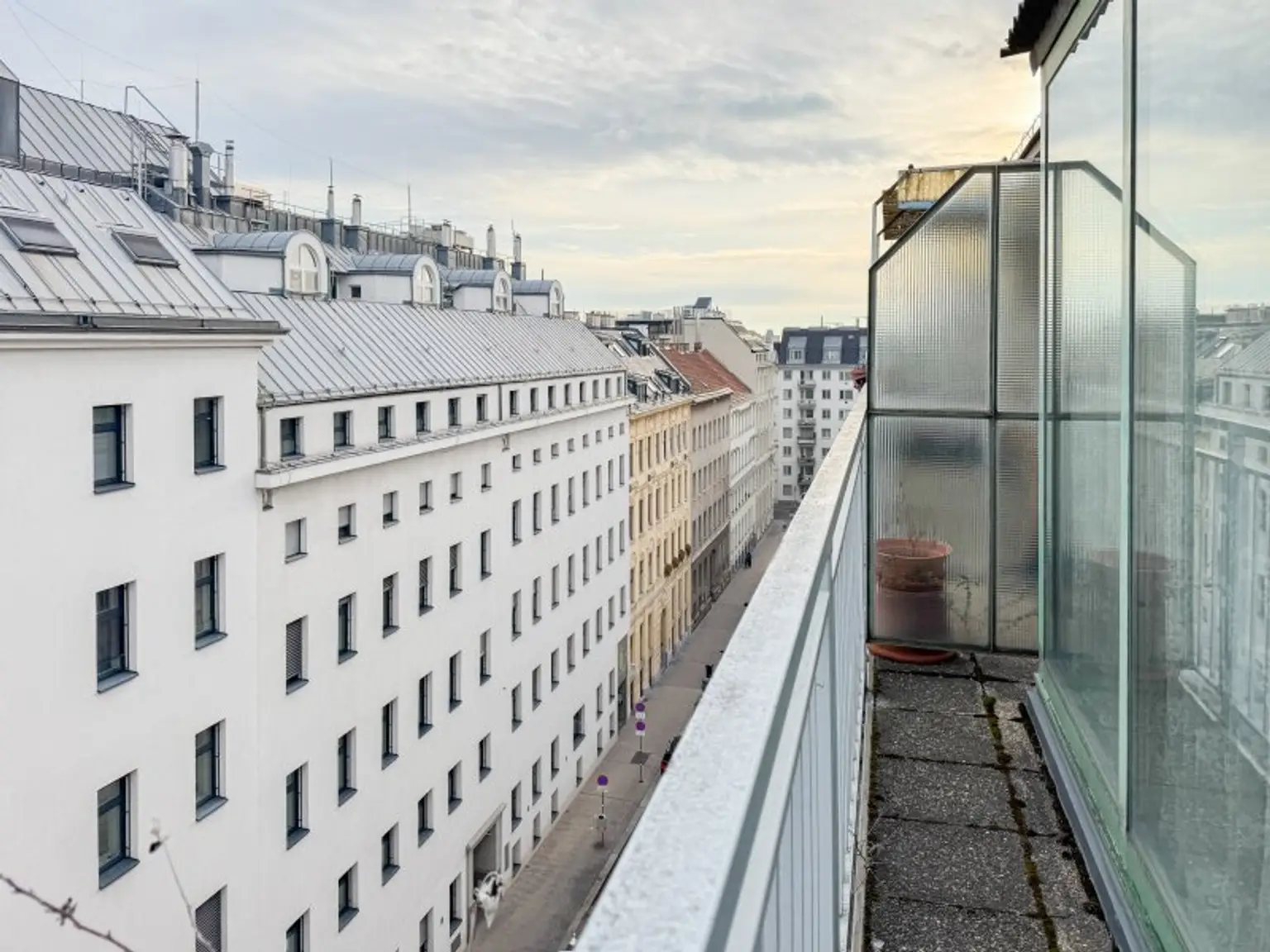 DACHGESCHOSSWOHNUNG MIT TERRASSE - möbliert oder unmöbliert