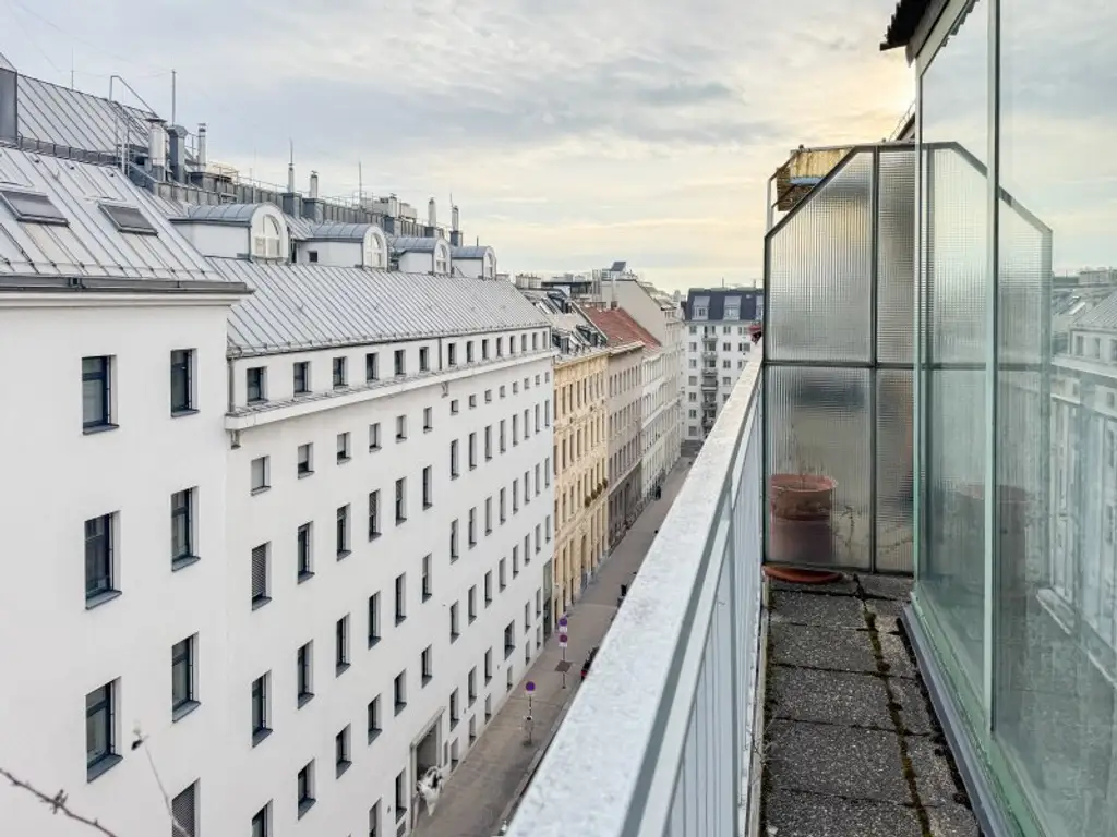 DACHGESCHOSSWOHNUNG MIT TERRASSE - möbliert oder unmöbliert