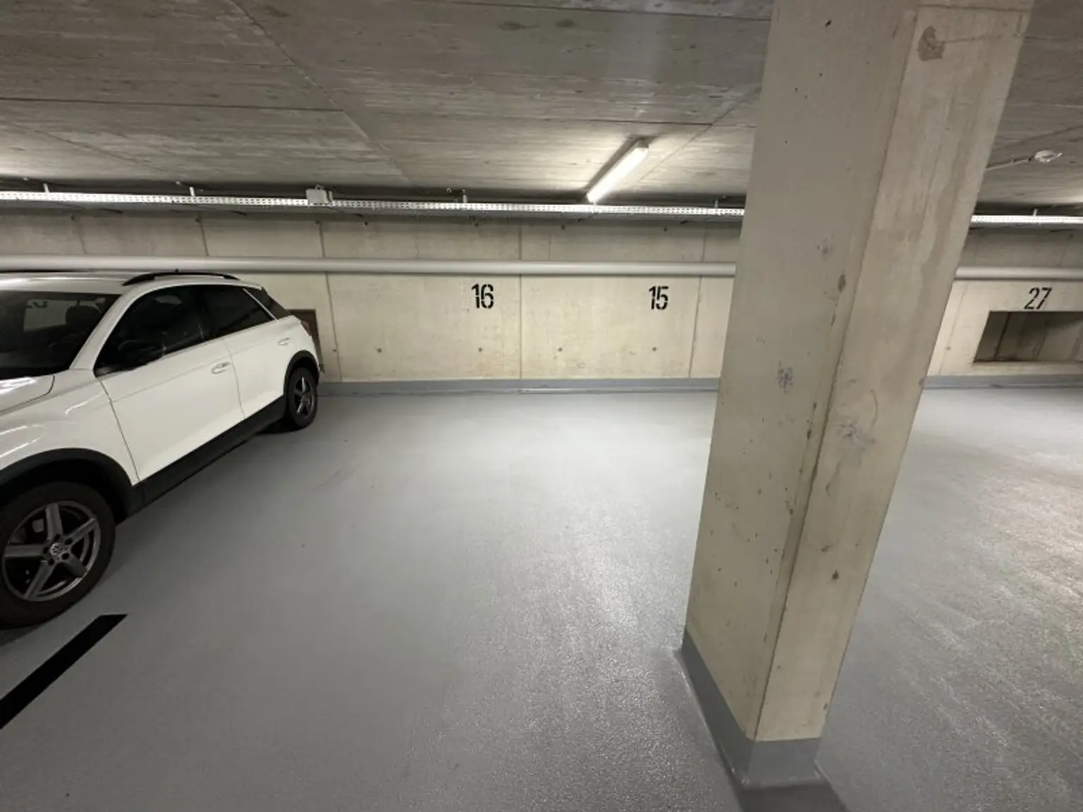 Ab 01.12.2025 verfügbar - Komfortabel parken – Ihr Stellplatz steht bereit!