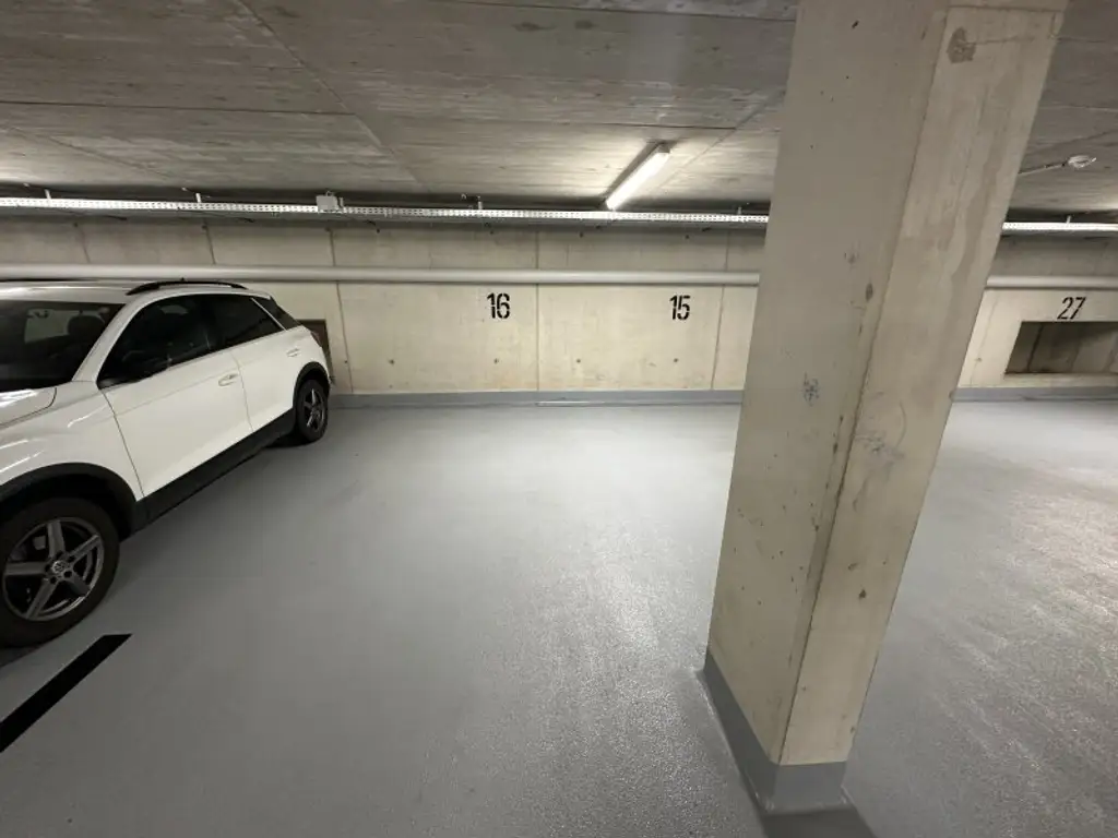 Ab 01.12.2025 verfügbar - Komfortabel parken – Ihr Stellplatz steht bereit!