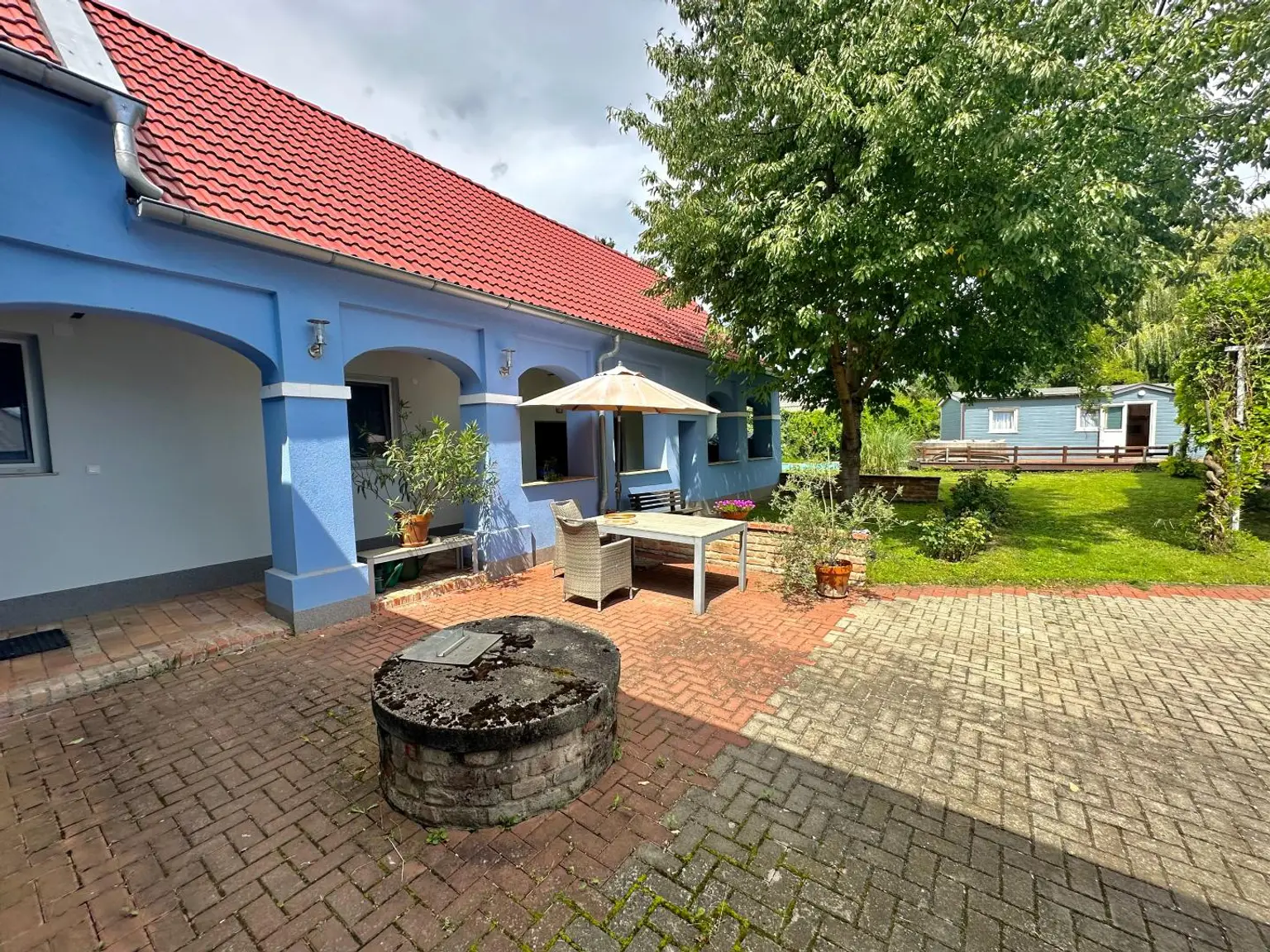 Exklusives Landhaus: Historie, Wellness & kristallklarer Salzwasser-Naturpool