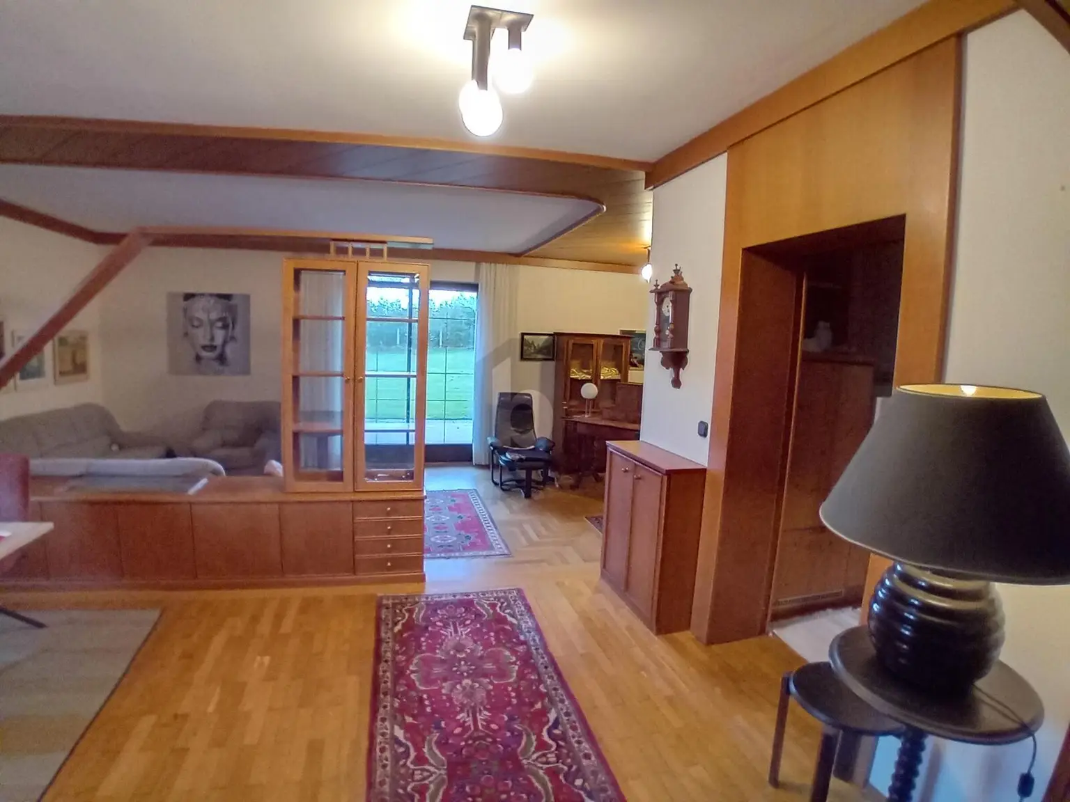 EIN ZUHAUSE MIT CHARAKTER - STILVOLLER BUNGALOW IN ERHÖHTER LAGE