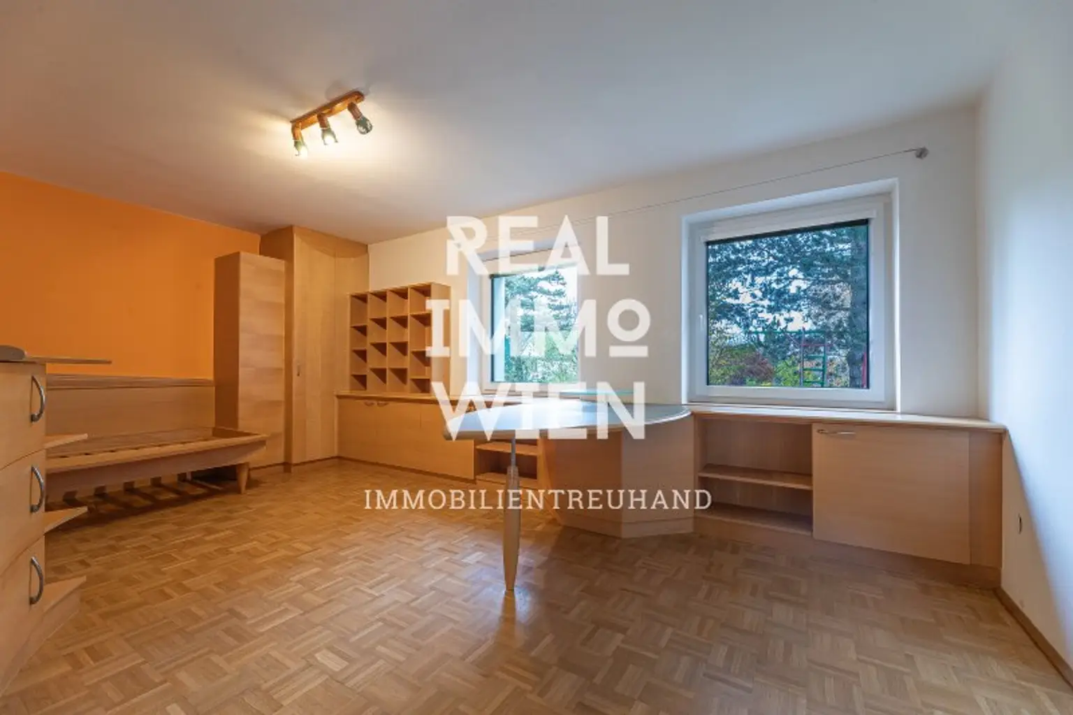 Moderne Villa mit Traumblick am Rande der Stadt..