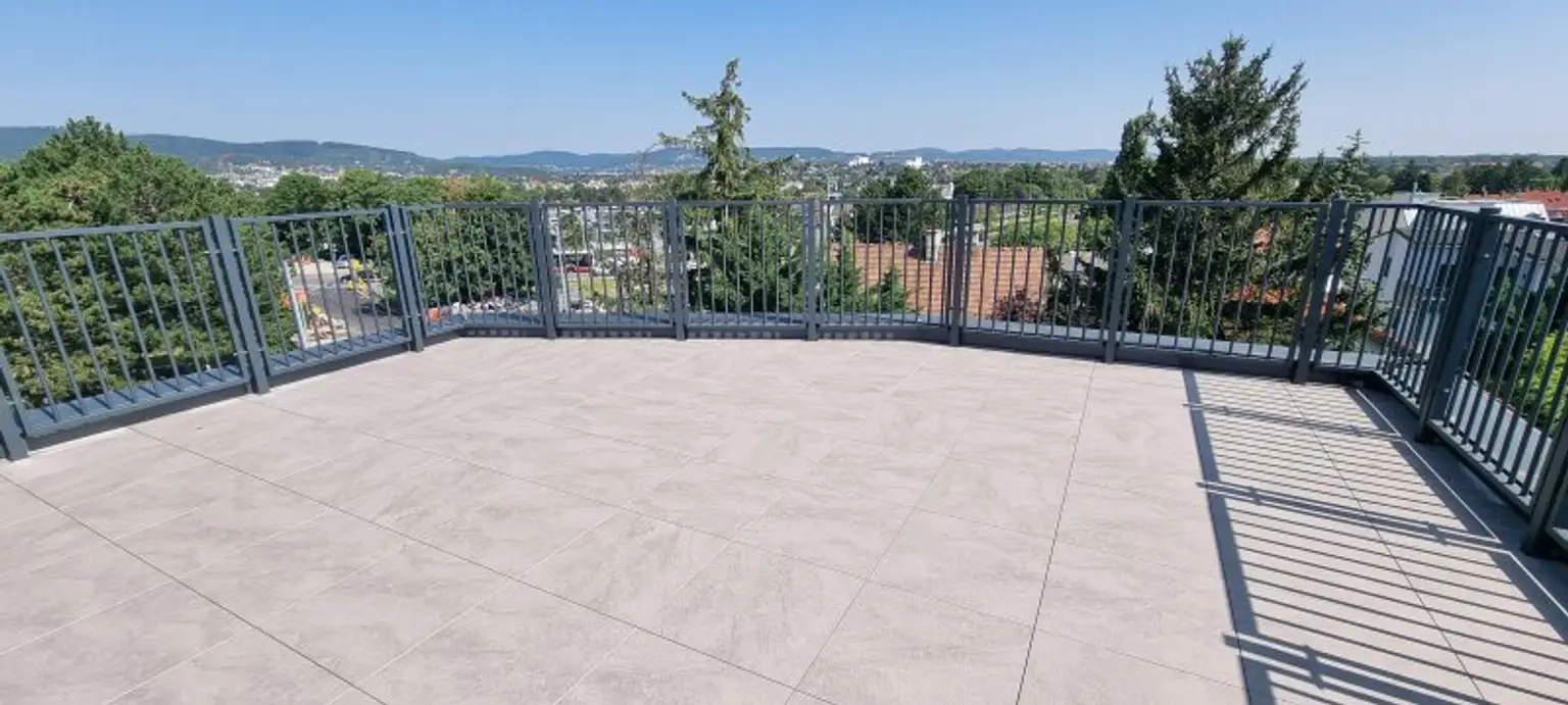 "Provisionsfrei" Traumhafte Dachterrassenwohnung mit Fernsicht in Top-Lage - Erstbezug mit Tiefgarage