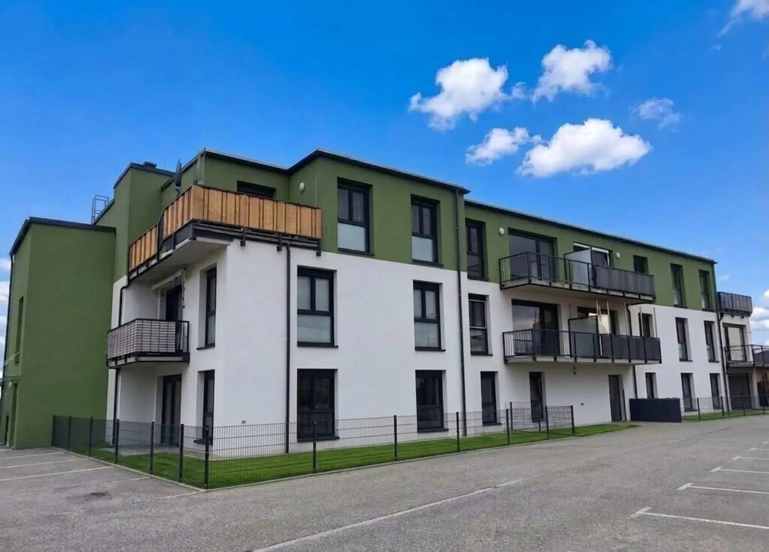 Neubau: Tolle ca. 65 m² Wohnung mit ca. 64 m² Eigengarten und Terrasse