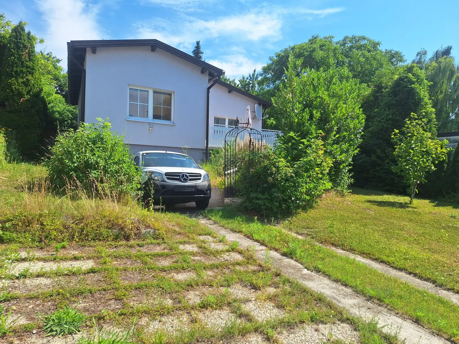 LIEBEVOLL SANIERTER BUNGALOW IN BEGEHRTER WOHNLAGE SAMT HOHER LEBENSQUALITÄT UND GUTER VERKEHRSANBINDUNG