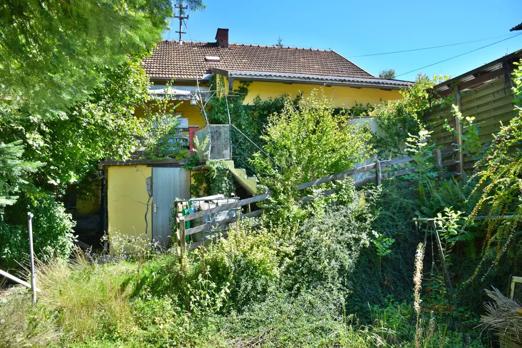 Sanierungsbedürftiges Wohnhaus in Waldrandlage