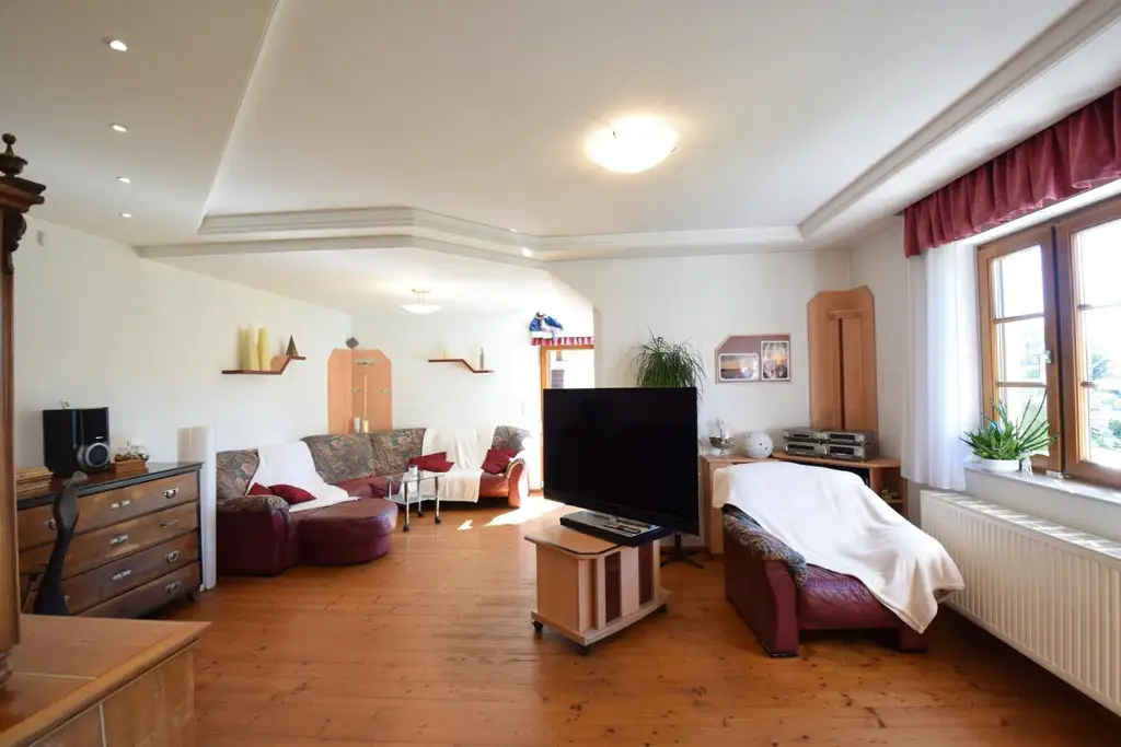 Haus auf großem Grundstück
