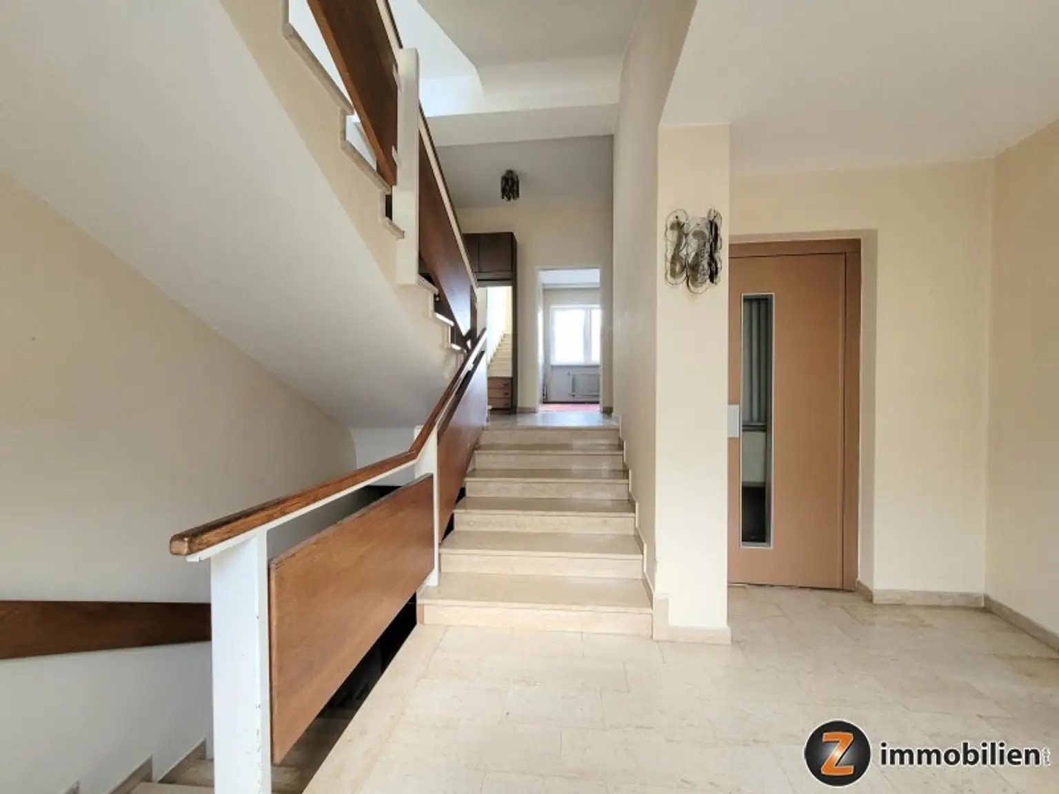 Großzügiges Wohnhaus mit Lift im lebenswerten Lockenhaus!