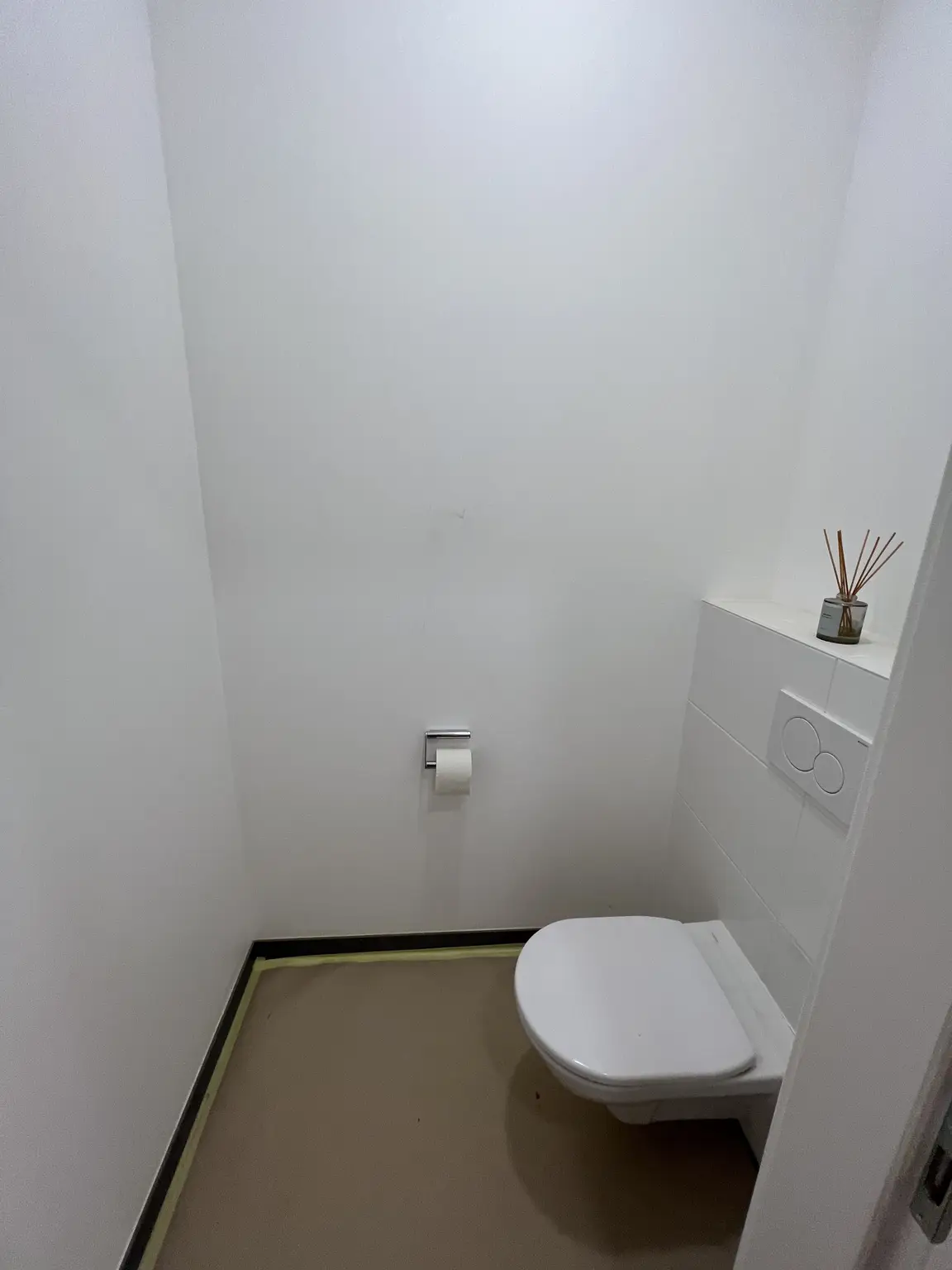 UNBEFRISTET: Ansprechende 3-Zimmer-Altbauwohnung mit kleinem Balkon