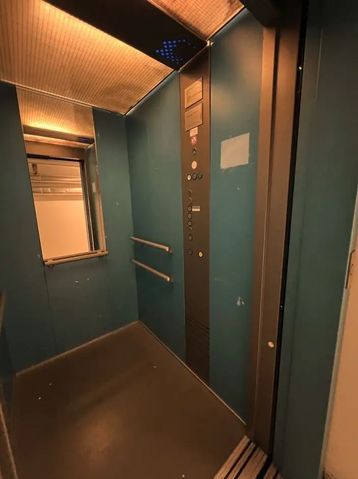 Dachgeschosswohnung, 2 Zimmer Nähe Klinik Ottakring