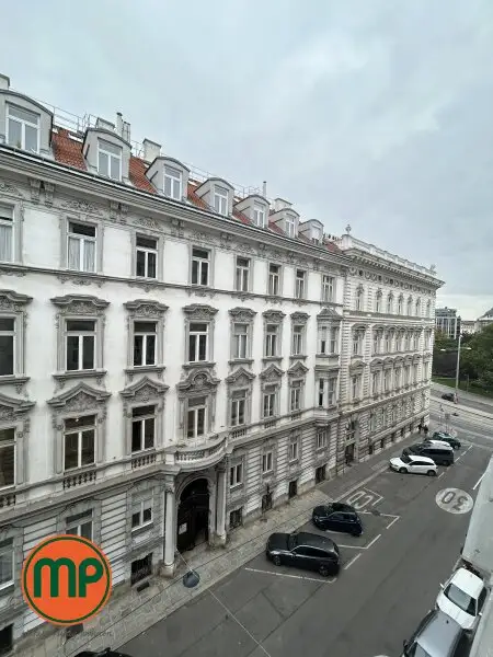 Beste Lage trifft Altbaucharme - 2 Zimmerwohnung am Schwarzenbergplatz