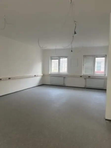 Vollsanierte Gewerbefläche in Wien: 682m²,  perfekt für Ihr Business! 28 Stellplätze, LKW Einfahrt