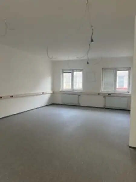 Vollsanierte Gewerbefläche in Wien: 682m²,  perfekt für Ihr Business! 28 Stellplätze, LKW Einfahrt