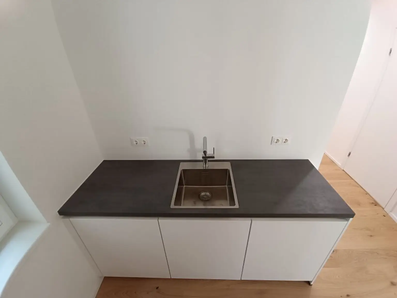 Moderne Dachgeschoss-Wohnung mit Freifläche in Bestlage! Nähe U4 Margaretengürtel & Pilgramgasse! Verfügbar ab 01.02.2026!