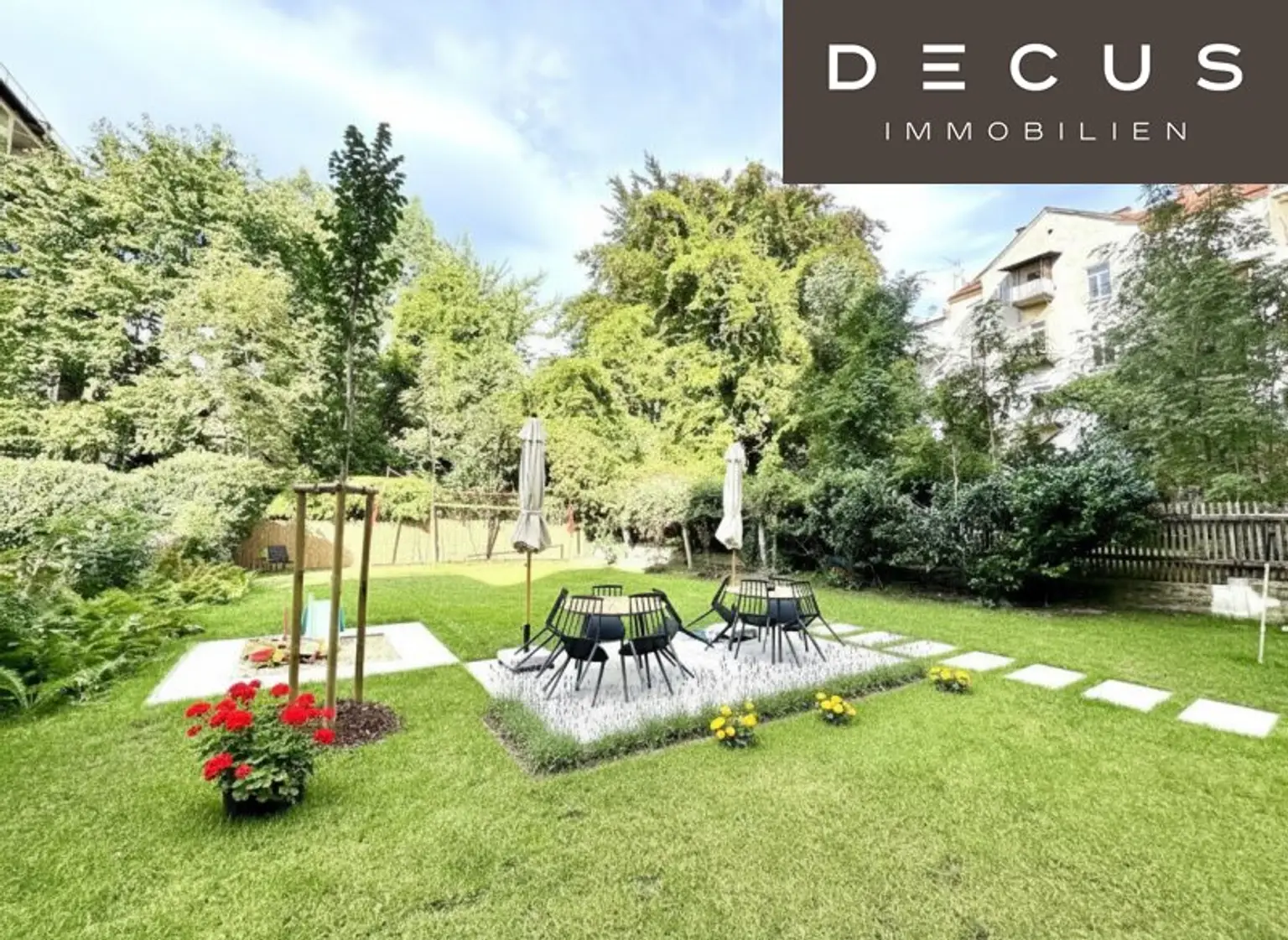 | EXKLUSIVE & LICHTDURCHFLUTETE DACHGESCHOSS - MAISONETTE - WOHNUNG MIT BLICK AUF DEN SCHLOSSBERG | PRIVATER LIFTZUGANG | 2 TERRASSEN | TOP LAGE