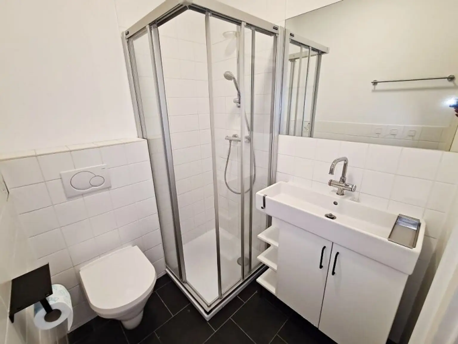 MÖLLWALDPLATZ, gepflegte 59 m2 Altbau, Wohnküche, 1 Zimmer, Duschbad, Parketten, Flügeltüren, U1-Nähe