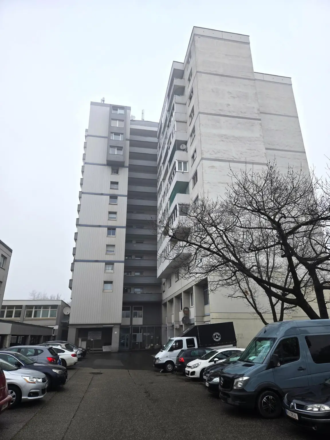 Außenansicht Gebäude Liftschacht