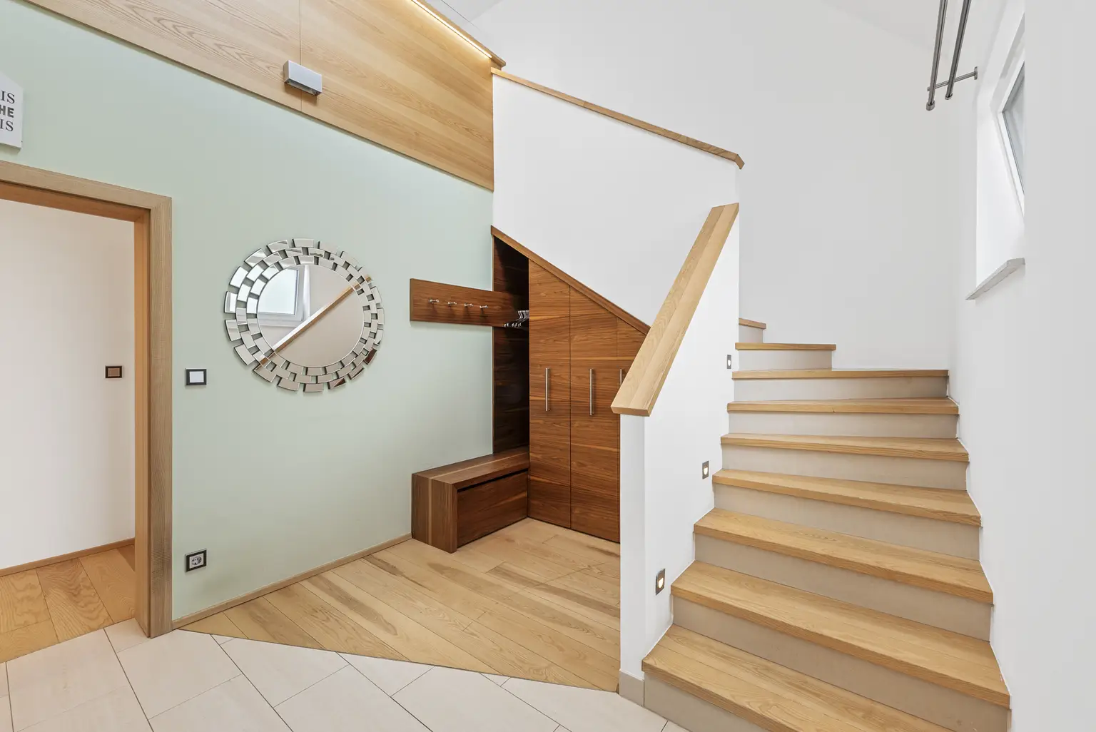 Großzügiges Maisonette-Penthouse zur Miete – mit Dachterrasse, Sauna und Whirlpool in Brunn am Gebirge