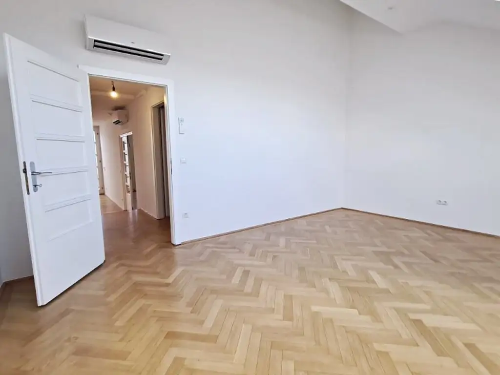 ZELINKAGASSE, DACHGESCHOSS, klimatisierte 157 m2 Maisonette mit 18 m2 Terrasse, 4 Zimmer, Küche, Wintergarten, 2 Bäder, Börse-Nähe