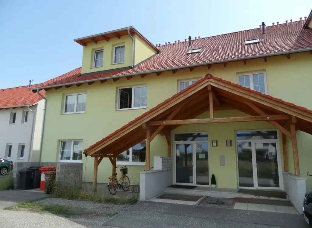 NEUWERTIGE SINGLEWOHNUNG mit FUSSBODENHEIZUNG in GRÜNLAGE