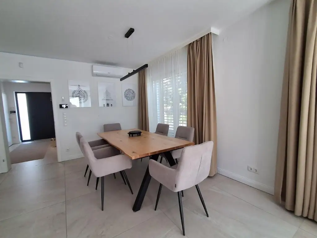 "Topmodern-ausgestattete Doppelhaushälfte nahe U1 Leopoldau"