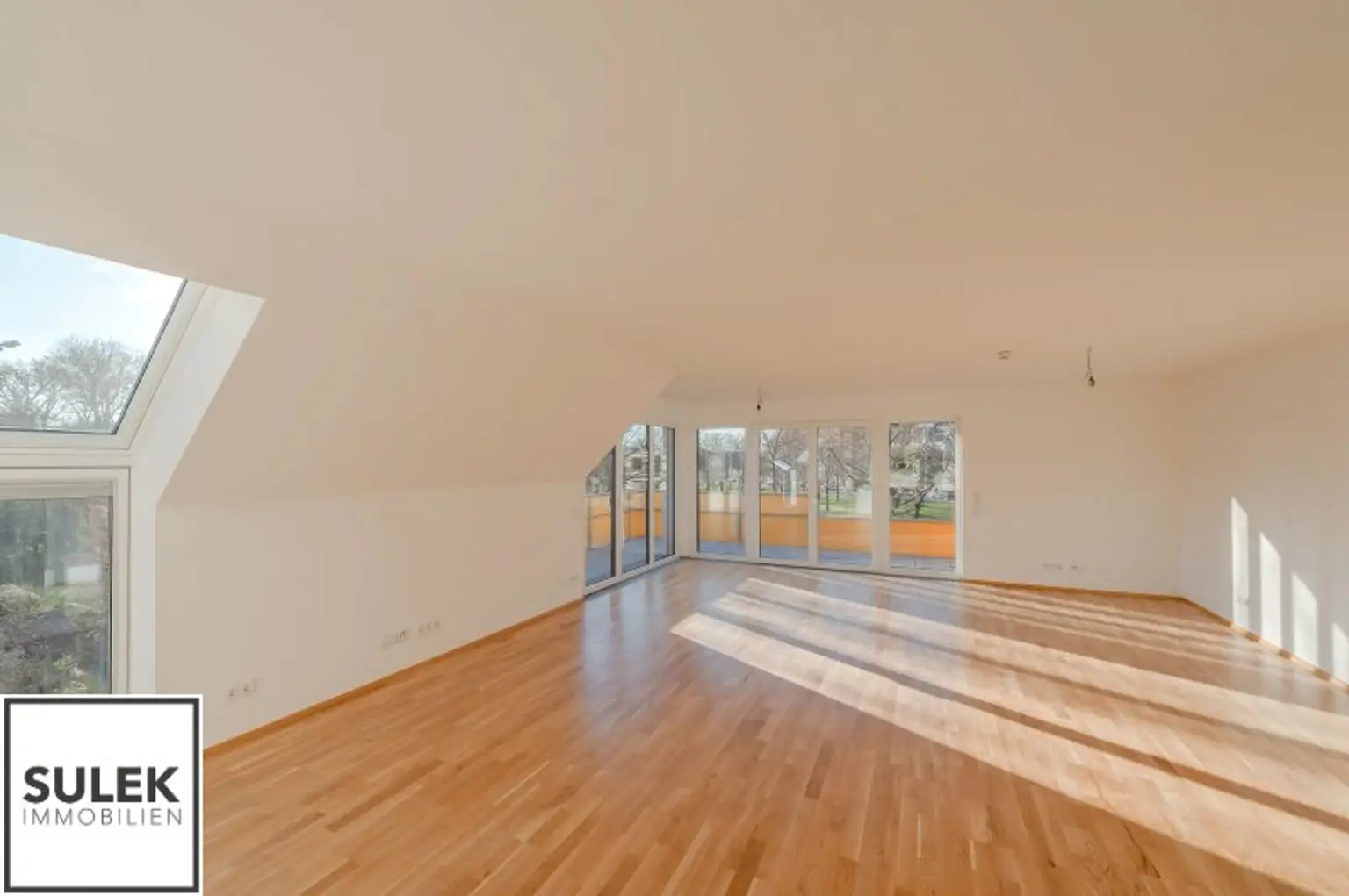 Wohnen in Hirschstetten: großzügige Familien-Wohnung (3-Zimmer) mit Balkon und Grünblick ** ab 01.12 verfügbar