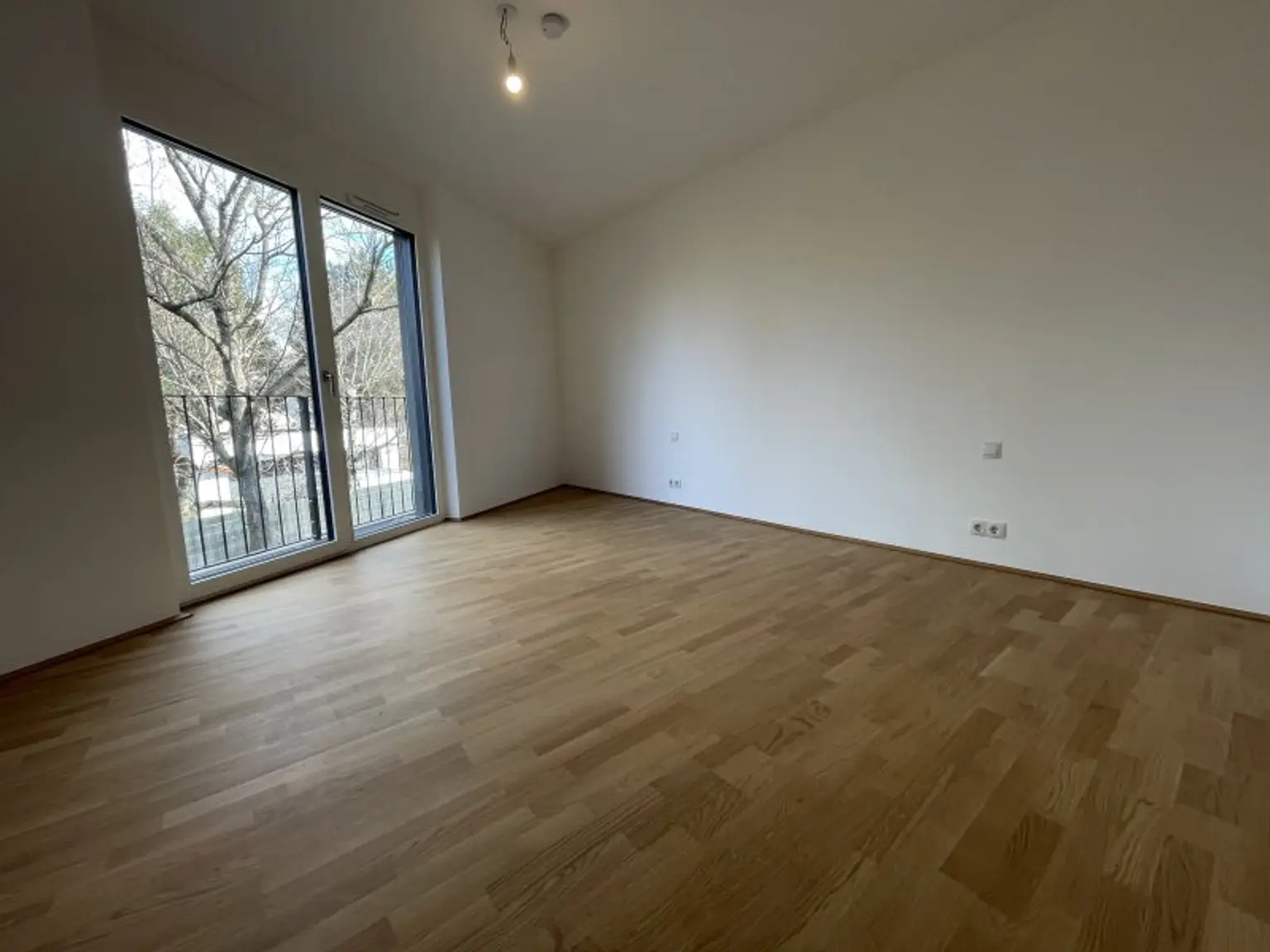 Exklusive 2-Zimmer Wohnung mit lichtdurchflutetem Wohnzimmer in absoluter Ruhelage - jetzt Anfragen!