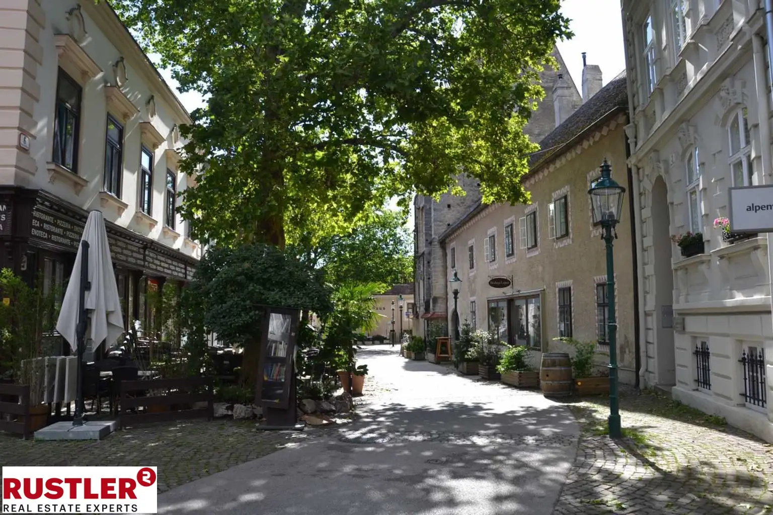 Stadtleben und Ruhe vereint: 2-Zimmer-Wohnung mit privater Innenhofterrasse