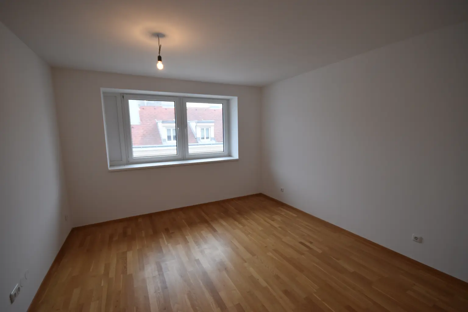 "17. BEZIRK - Gemütliche und helle 2-Zimmer-Wohnung mit Loggia"